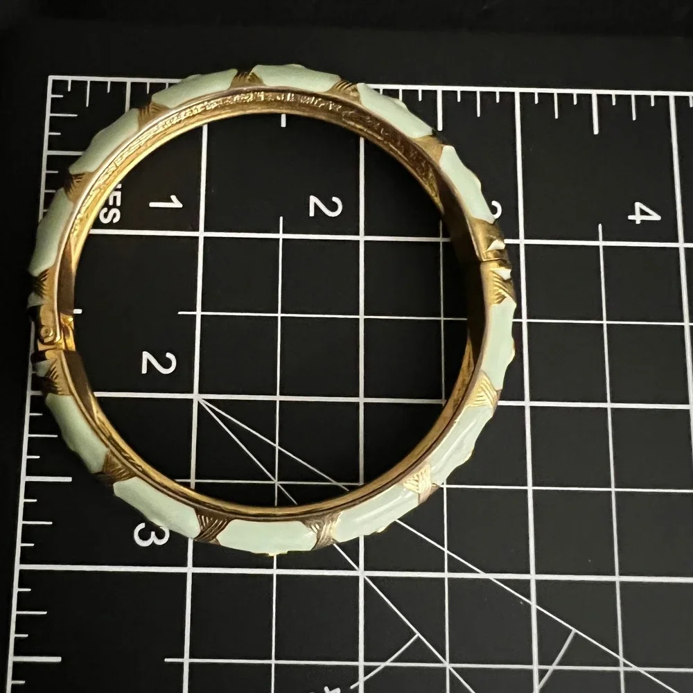 Vintage Mint Green Enamel Gold Tone Hinged Bangle Bracelet 7.25